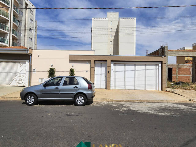 #711 - Casa para Venda em Monte Alto - SP