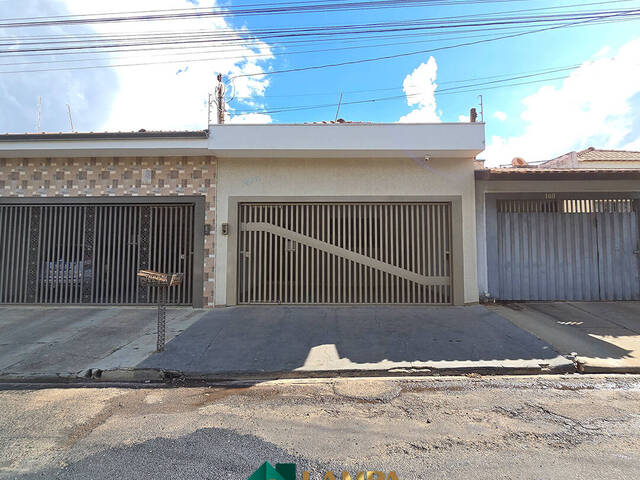 #1048 - Casa para Venda em Monte Alto - SP - 1