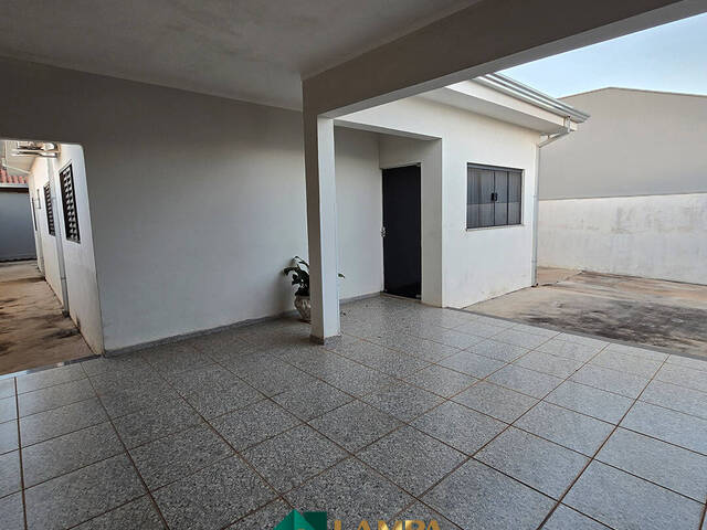 #1053 - Casa para Venda em Monte Alto - SP - 2