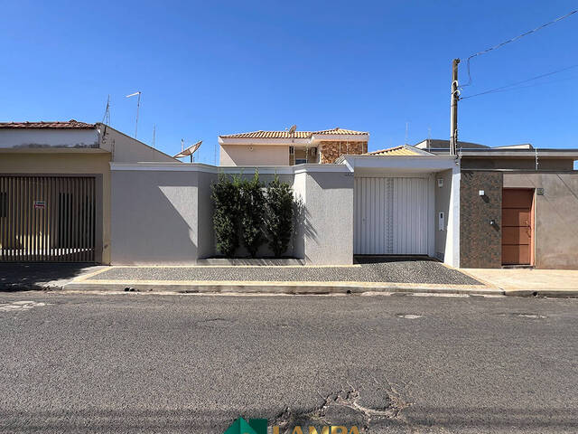 #1094 - Sobrado para Venda em Monte Alto - SP - 1