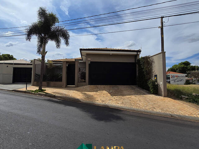 #1100 - Casa para Venda em Monte Alto - SP - 1