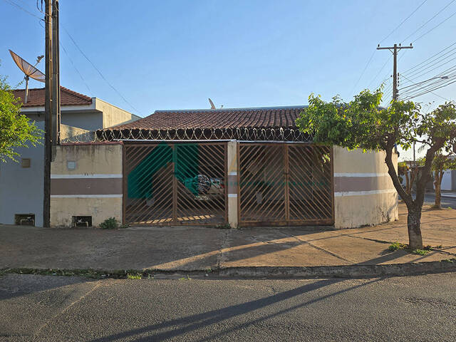 #1110 - Casa para Venda em Monte Alto - SP - 1