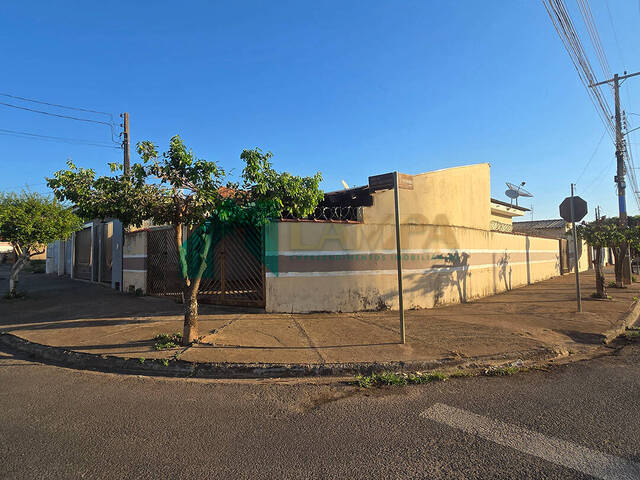 #1110 - Casa para Venda em Monte Alto - SP - 2