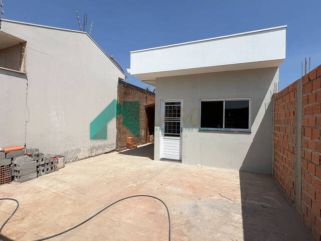 #1114 - Casa para Venda em Monte Alto - SP - 2