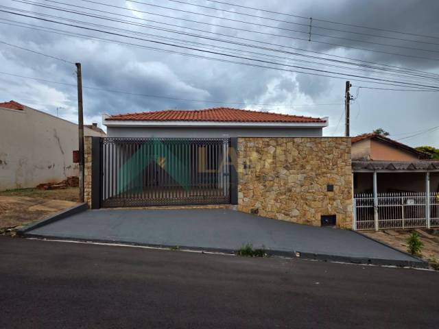 #1173 - Casa para Venda em Monte Alto - SP - 1